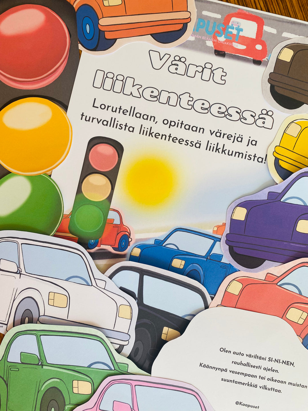 LORUJA, VÄREJÄ JA LIIKENNETURVALLISUUTTA - VÄRIT LIIKENTEESSÄ