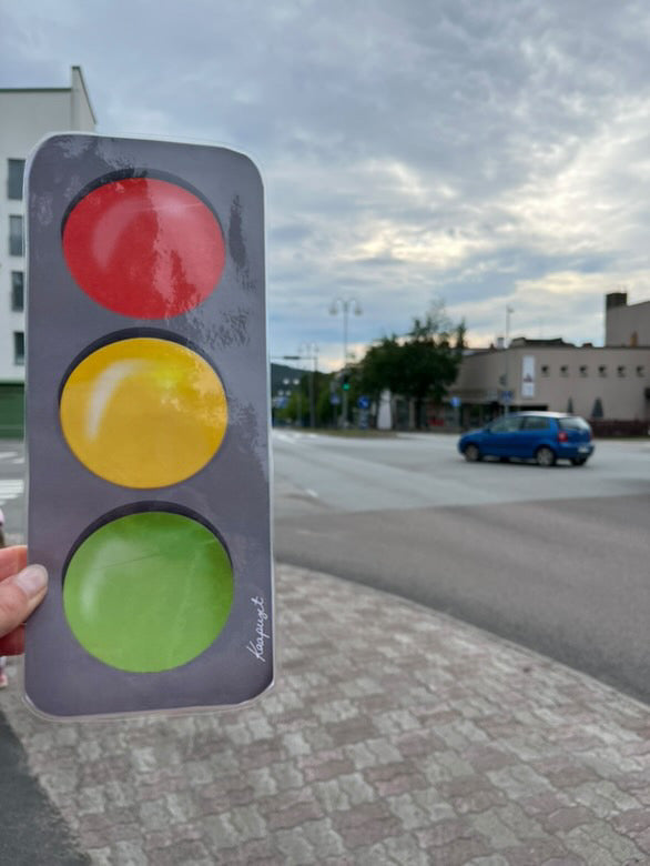 LIIKENTEESSÄ - TOIMINTAIDEAT, LORUT JA REKVISIITTAA LIIKENNELEIKKEIHIN