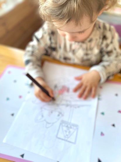 LIIKENTEESSÄ VÄRITYSKUVAT