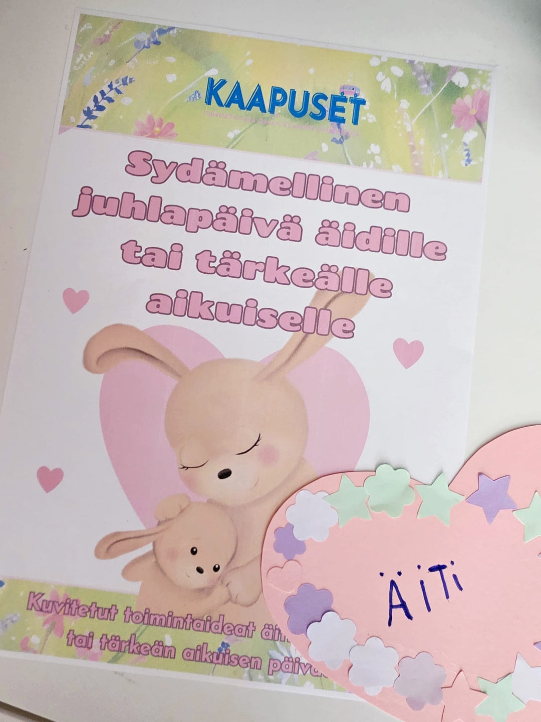 ÄIDILLE TAI TÄRKEÄLLE AIKUISELLE - SYDÄMELLINEN JUHLAPÄIVÄ